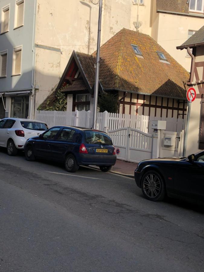 Charmante Maison Coeur De Ville La Gare Des Vacances Deauville Exteriör bild